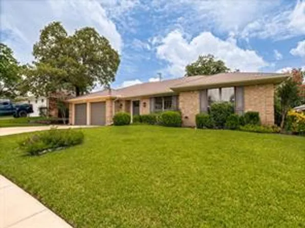 1620 Post Oak Dr, Bedford, TX 76021