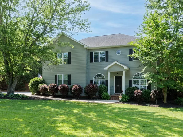 902 Lamp Light Dr, Greer, SC 29650