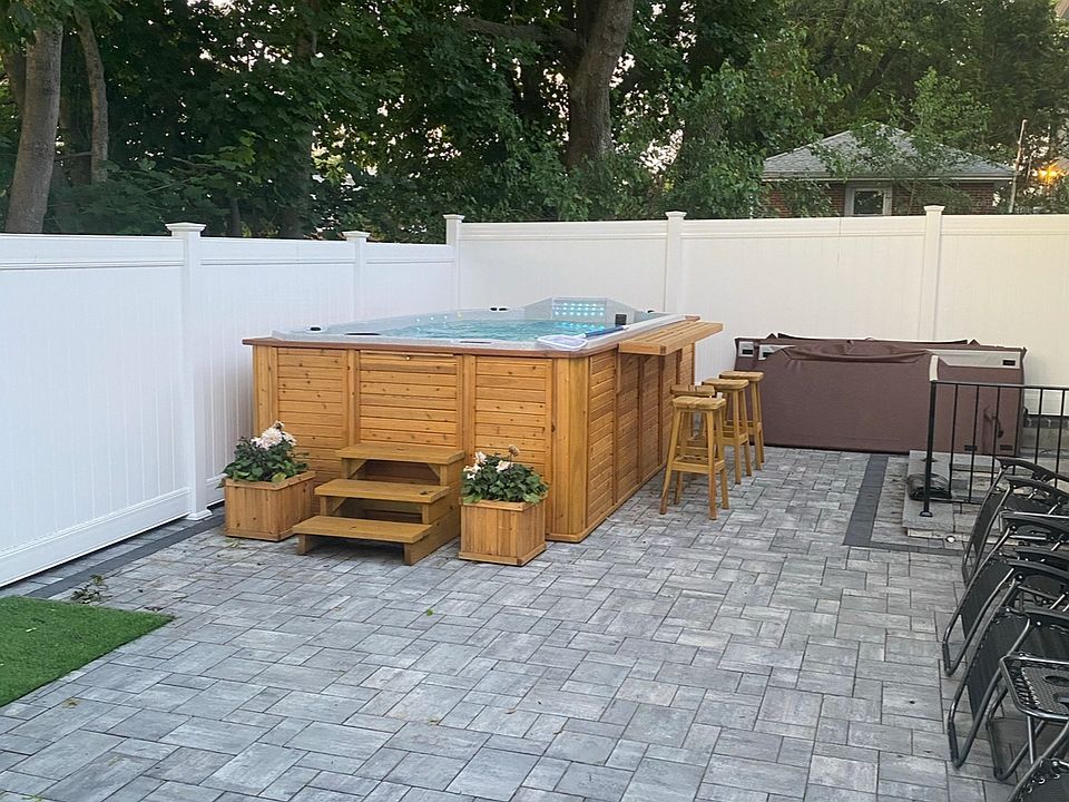 1st image of 261 Kingsley Ave