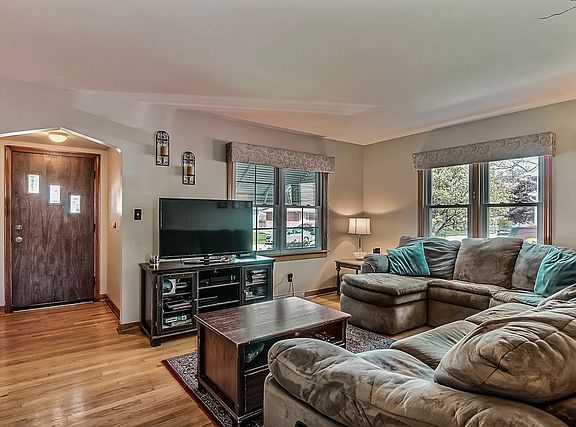 5th image of 18021 Oakley Ave