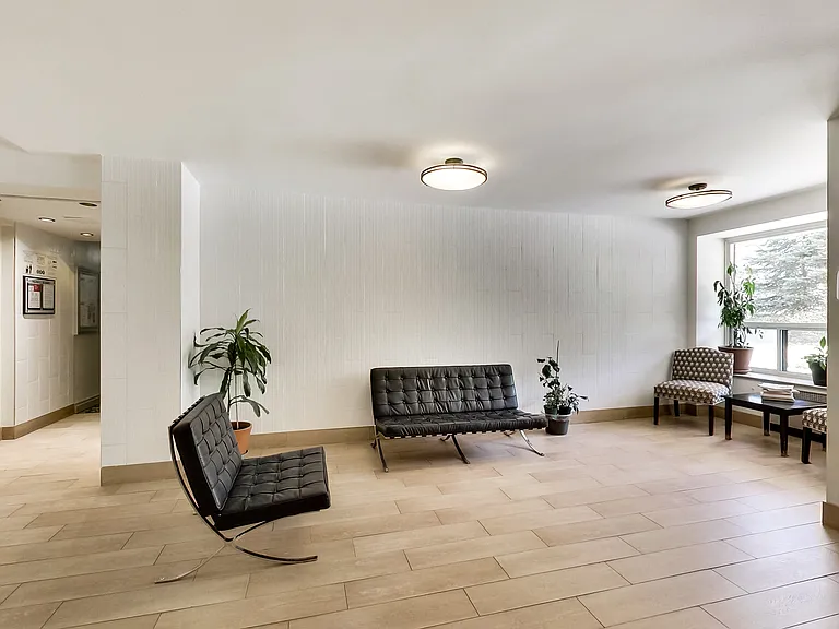 2100 Bathurst St #308 — Photo 23