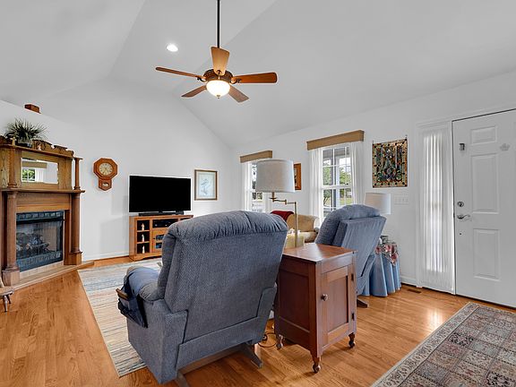 5th image of 240 Brandi Cir