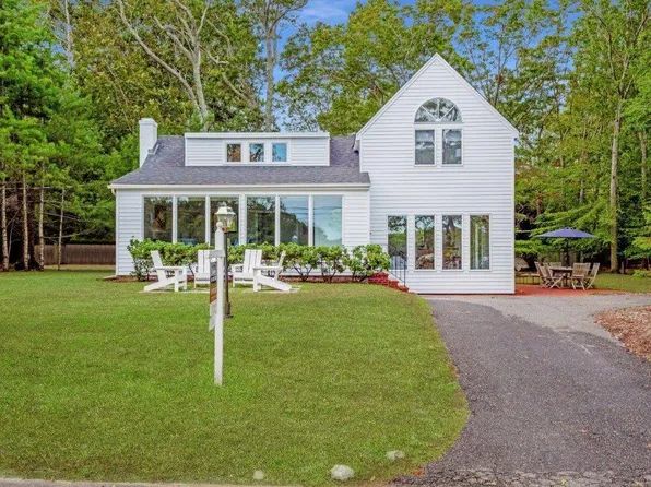 https://photos.zillowstatic.com/fp/1ad3d6a858b29839dde398c79dec1bce-p_e.webp