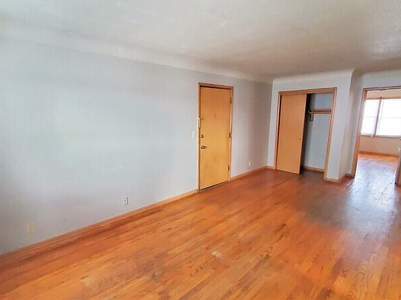 5th image of 138 33rd Street Dr SE #1