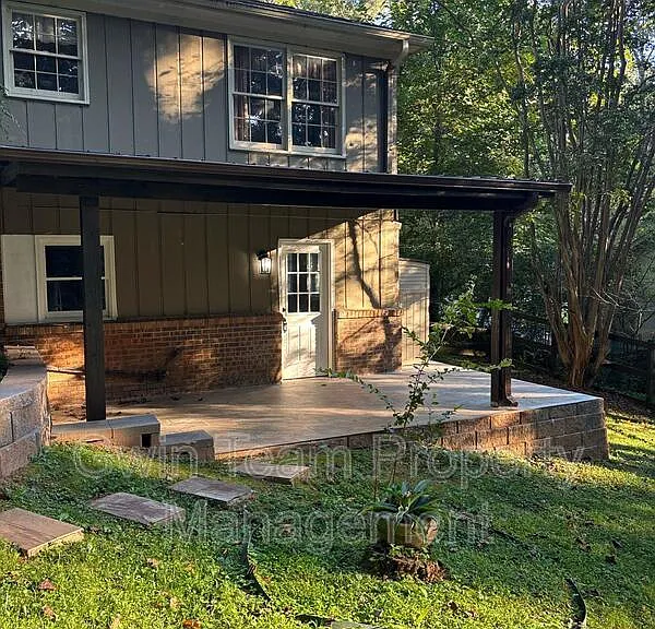 4932 Rock Haven Dr — Photo 1