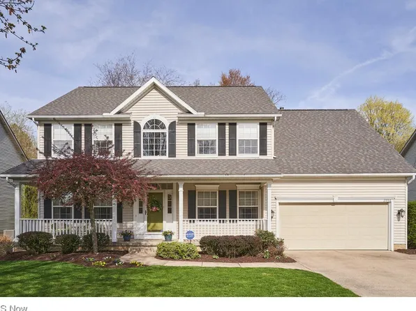 2996 Woodcrest Dr, Akron, OH 44333