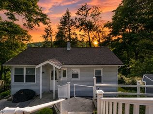 69 Roosevelt Ave, Jefferson Twp., NJ 07438