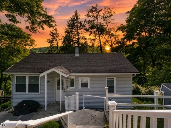 69 Roosevelt Ave, Jefferson Twp., NJ 07438