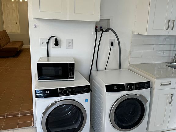 4th image of 783 Warburton Ave #2-B