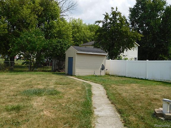 3rd image of 2043 Hillsdale Dr