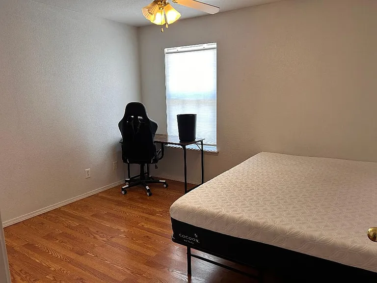 1425 W Sligo St #16 — Photo 8