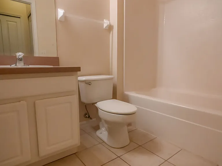 704 Monroe Cir #D — Photo 21