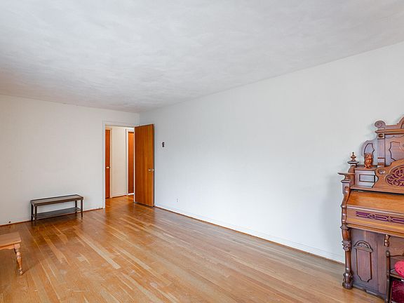3rd image of 3651 Knollwood Dr