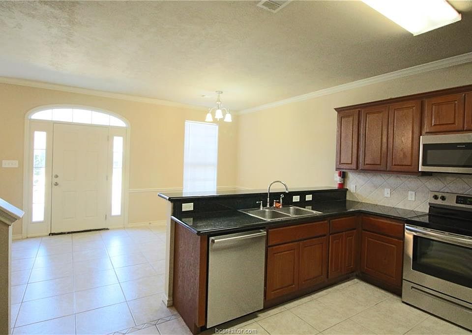 1st image of 429 Forest Dr