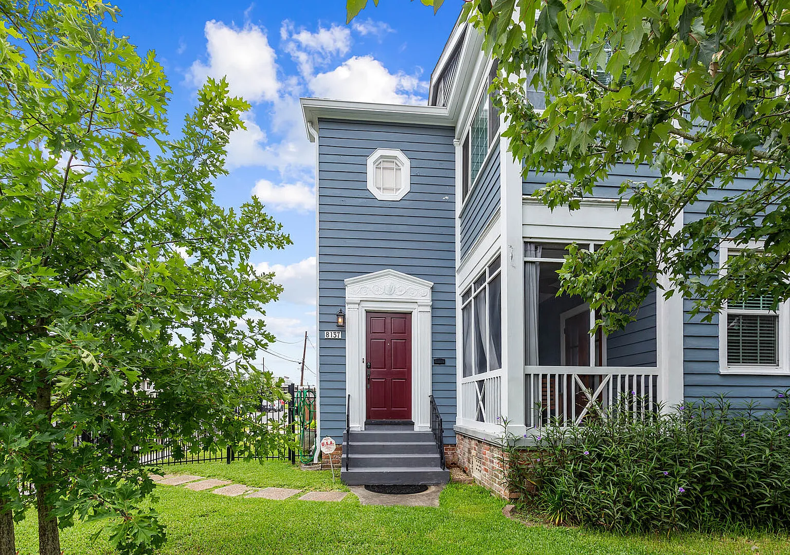Charming Spacious 2-Bedroom House — Photo 1