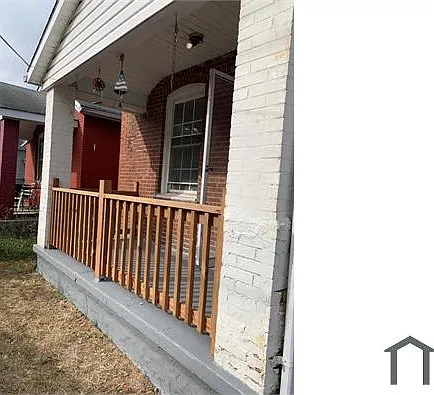 213 Waller Ave