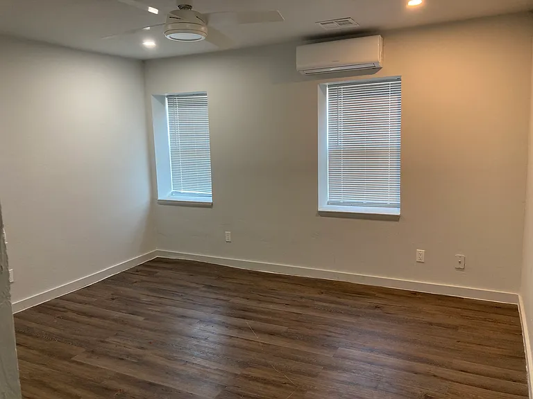 Robinson Apartments — Photo 6