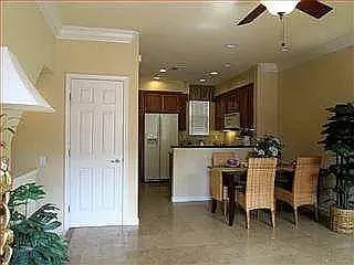 Spacious 2 bed / 2.5 bath townhouse located in Milptas — Photo 3