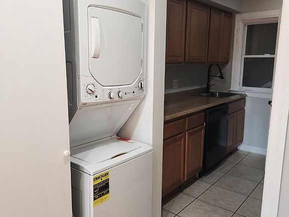 5th image of 812 Taylor St NE APT 4