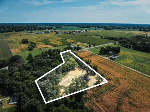 17423 Oak Rest Rd, Brighton, IL 62012