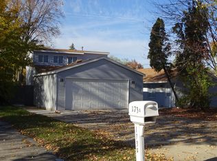 169 S Pinecrest Rd, Bolingbrook, IL 60440