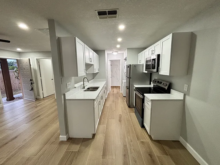 14025 Village View Dr — Photo 15