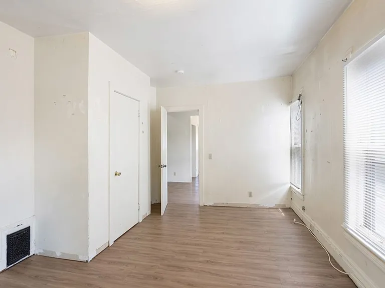 2110 College St - Cedar Falls — Photo 10