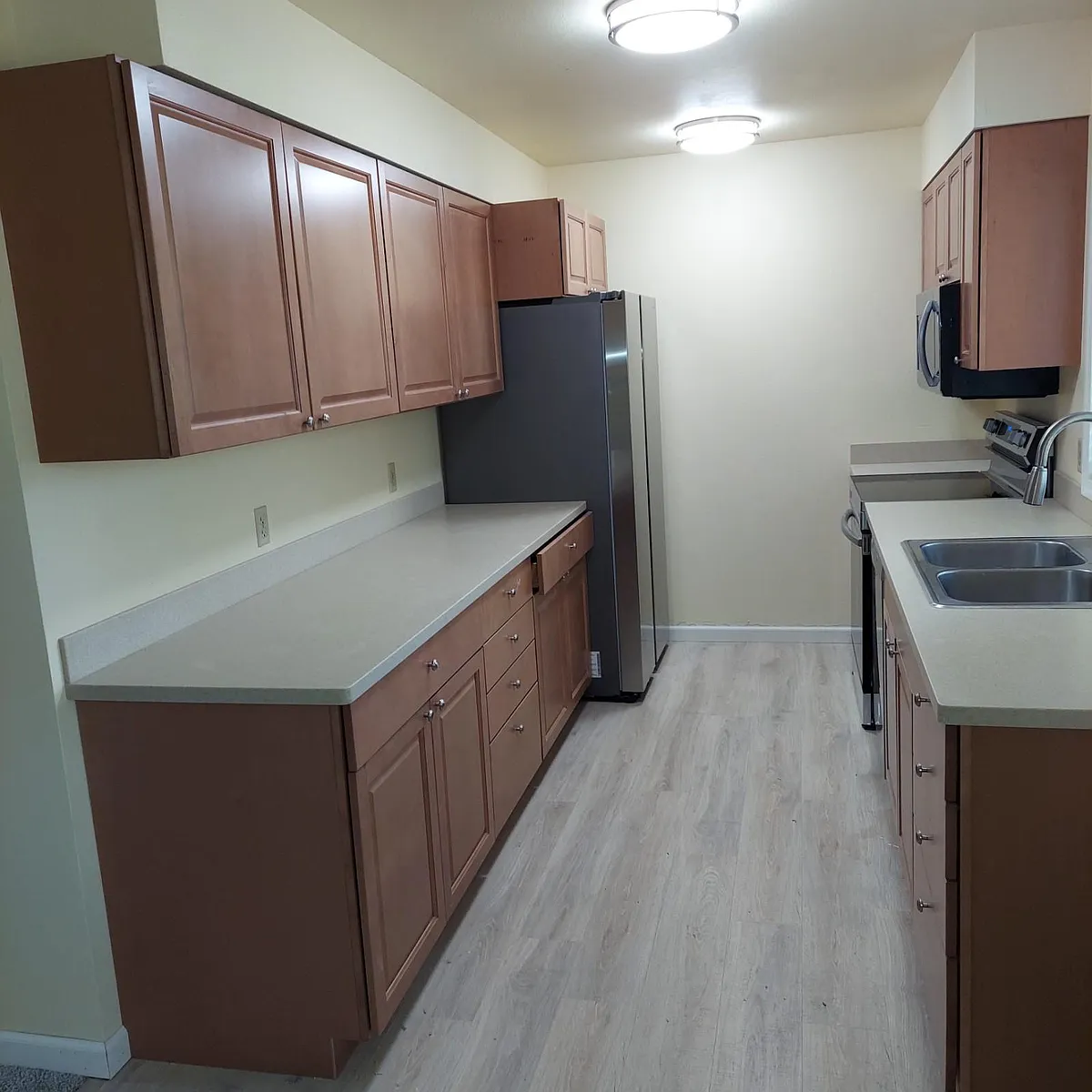 Building Photo - 2404 S Hills Dr #3