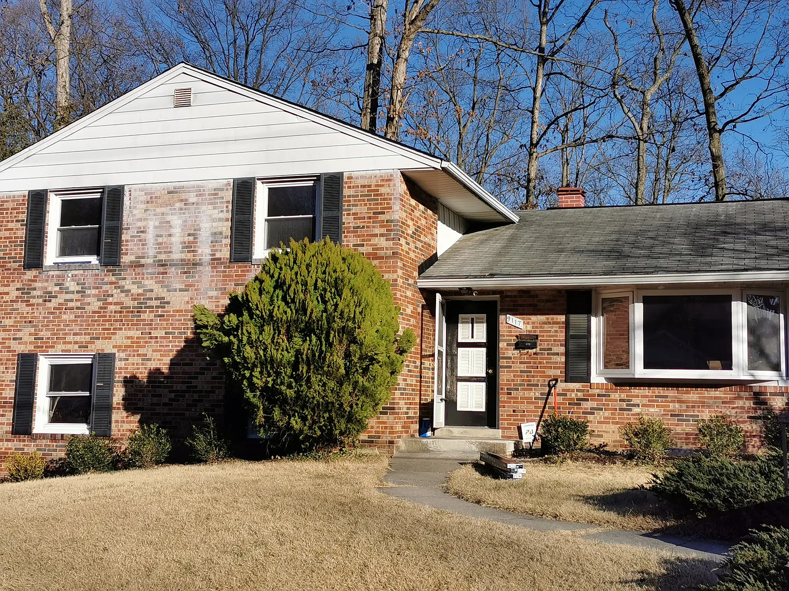 5 bed, 2025 sqft, $690 — Photo 1