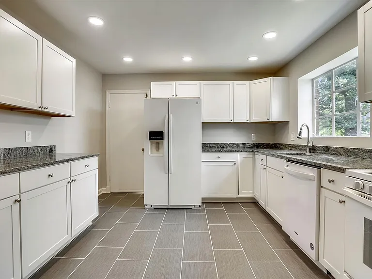 3303 Winnett Rd — Photo 5