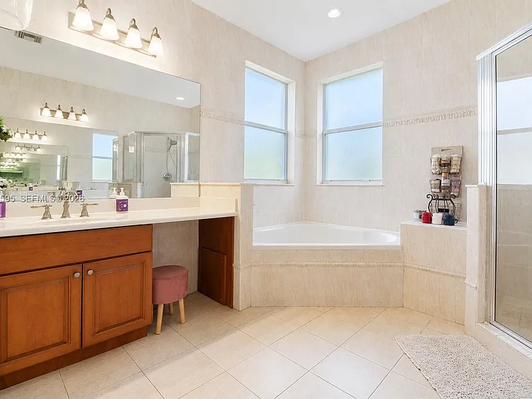13989 SW 155th Ter — Photo 29