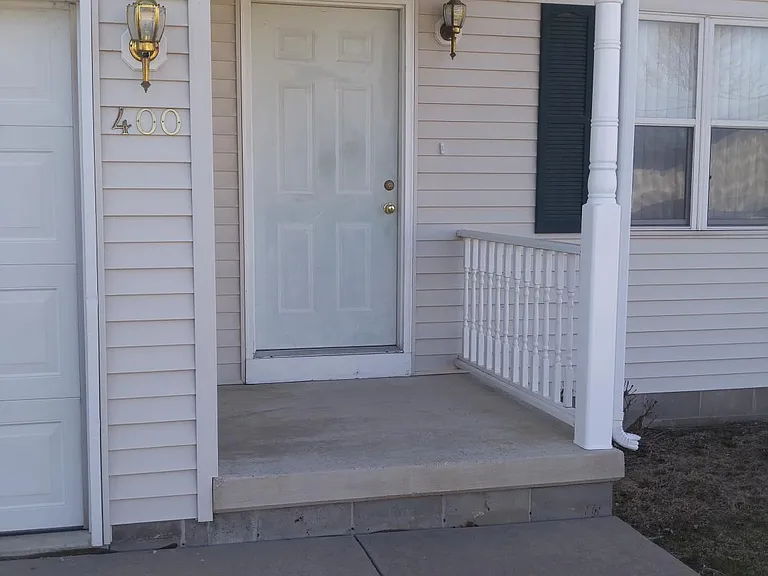 400 S Clover Ln — Photo 1