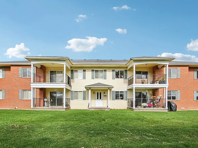 CenterPointe Apartments & Townhomes — Photo 60