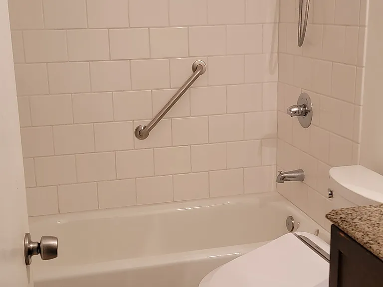 1318 Clarence Dr — Photo 4