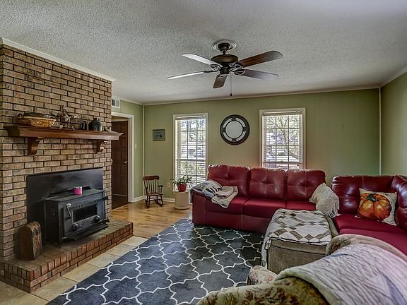 4th image of 3800 Clubview Dr