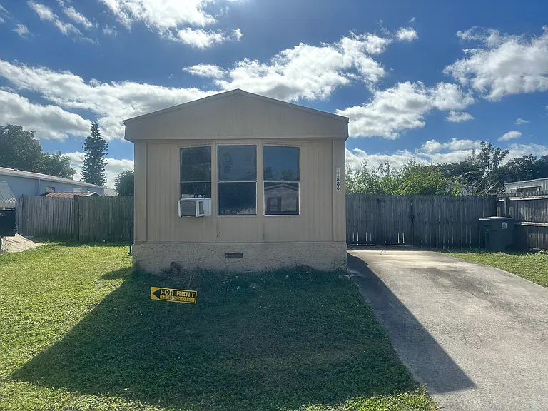 11886 Watergate Cir — Photo 20