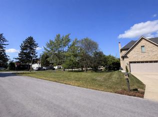 1050 W Woodland Ave, Addison, IL 60101