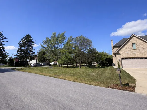 1050 W Woodland Ave, Addison, IL 60101