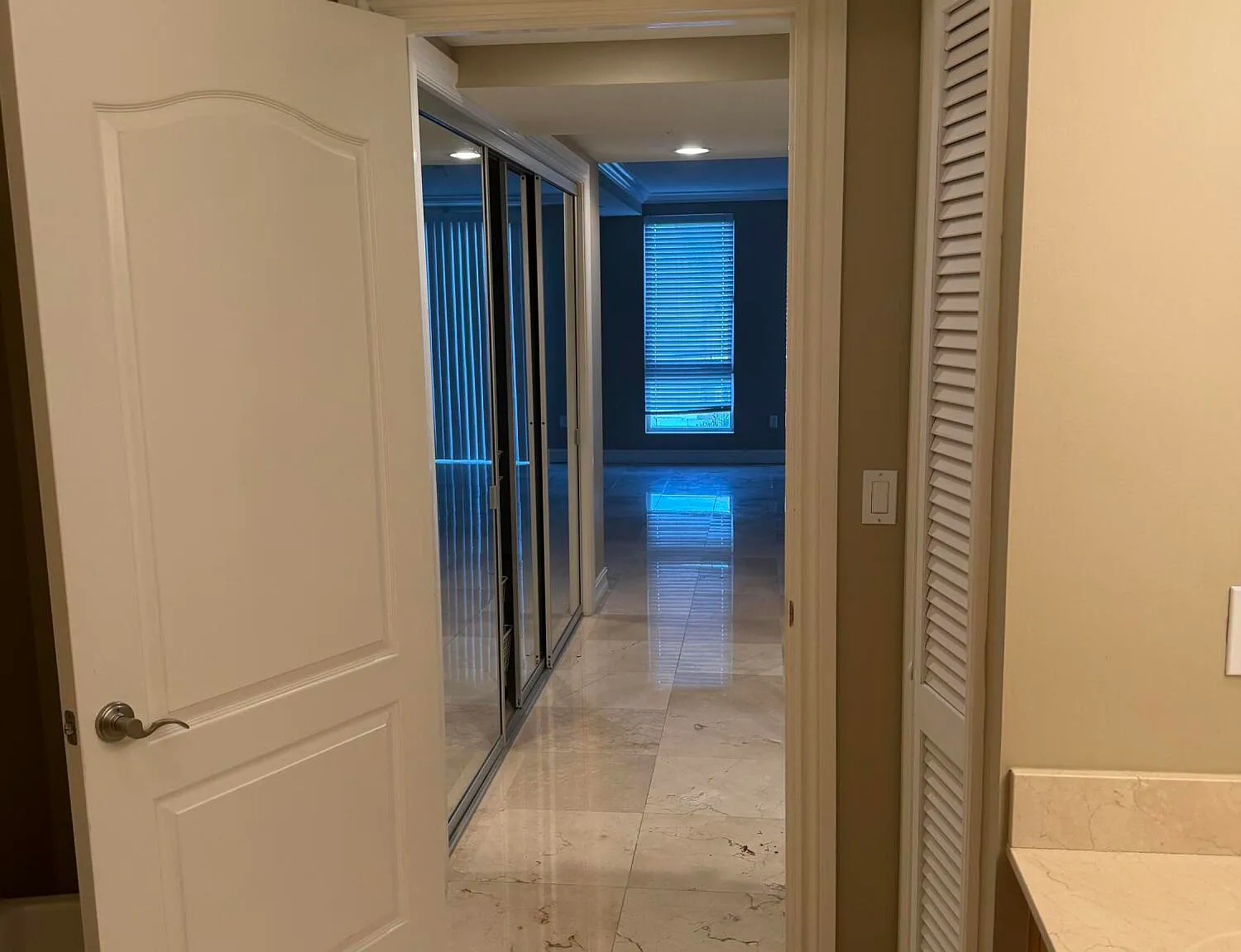 2 bed, 2.0 bath, 1950 sqft, $4,500 — Photo 2