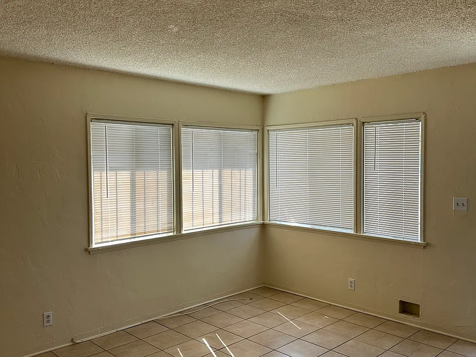 121 N Spring Ave #1