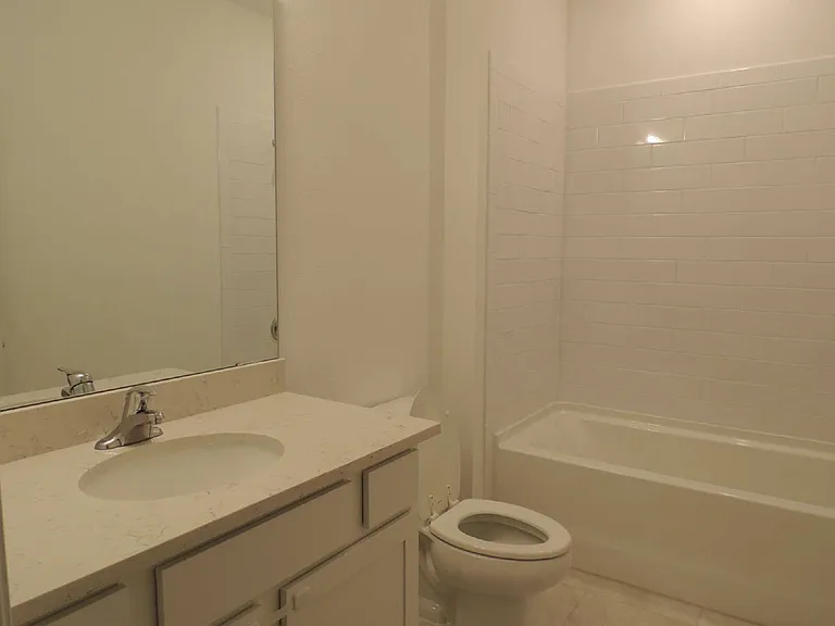 3916 N Maryland Ave — Photo 22