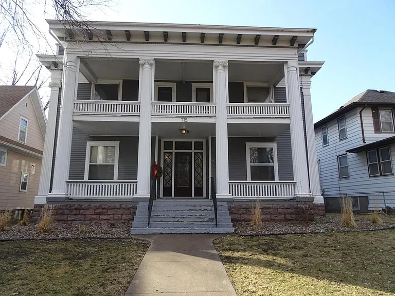 715 S Phillips Ave — Photo 1