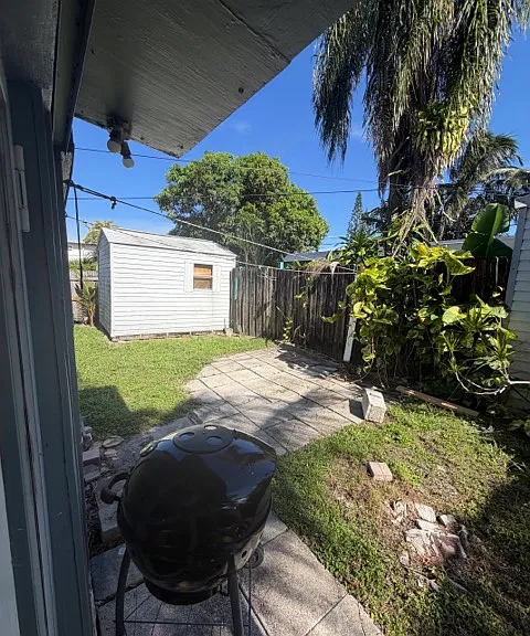 2318 Roosevelt St #2318 — Photo 8