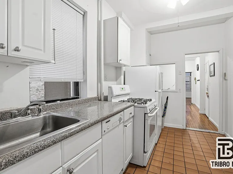 1431 York Ave #27 — Photo 3