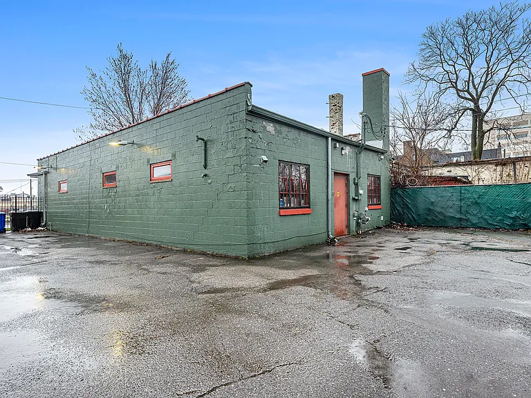3020 E Grand Blvd — Photo 13