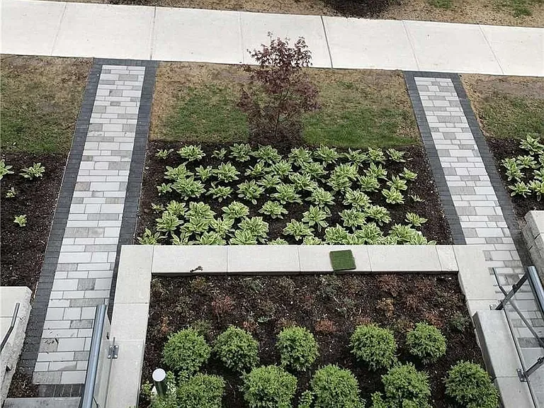 39 Annie Craig Dr #Townhouse 02 — Photo 16