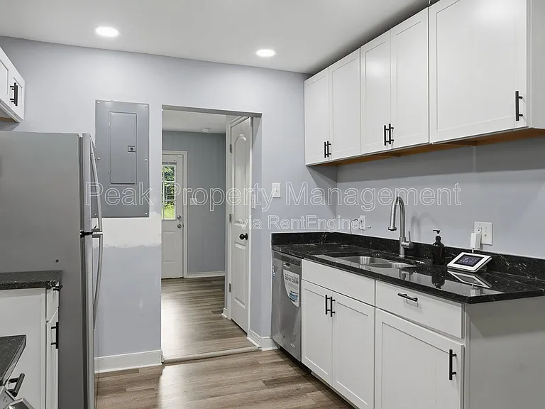421 Saint Luke St — Photo 8