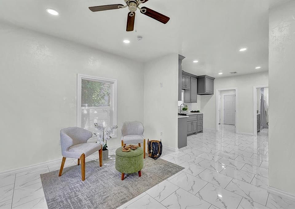 1st image of 717 SE 31st St