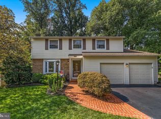 8493 Falling Leaf Rd, Springfield, VA 22153