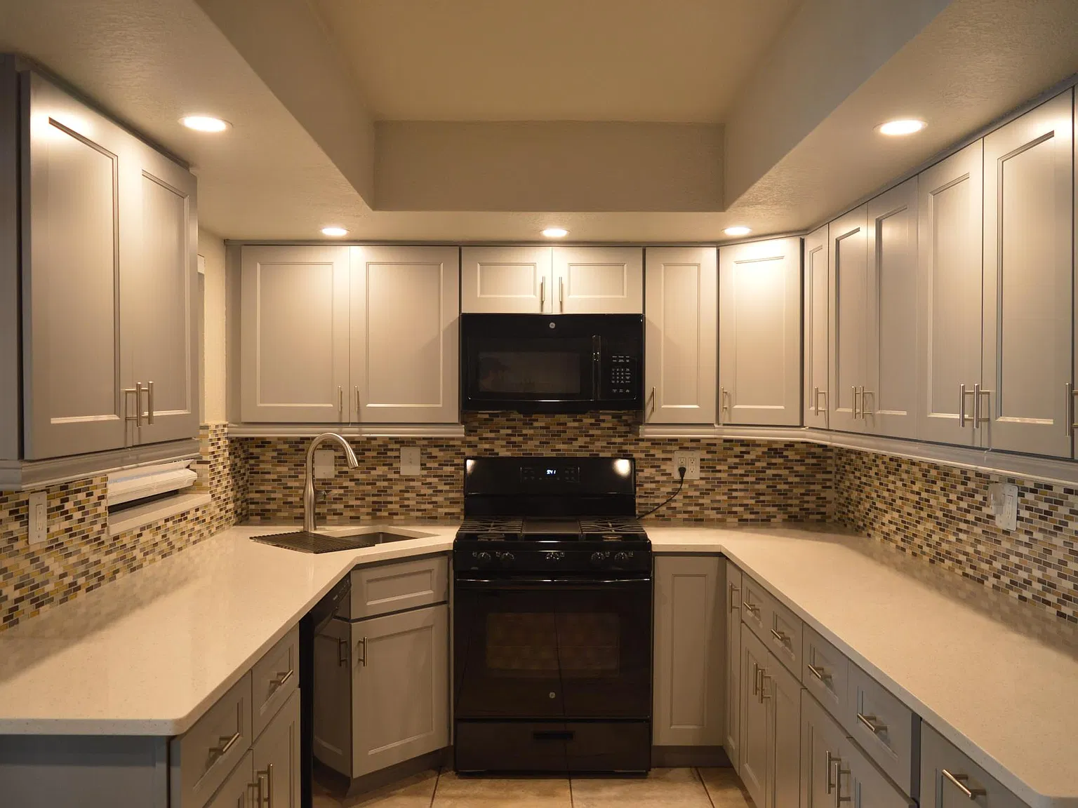 3 bed, 1220 sqft, $2,465 — Photo 4